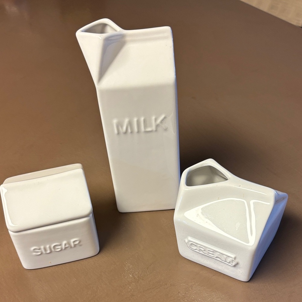 Modern White Ceramic Milk and Sugar Set